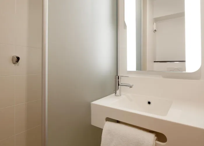 B&B HOTEL Compiègne 3*