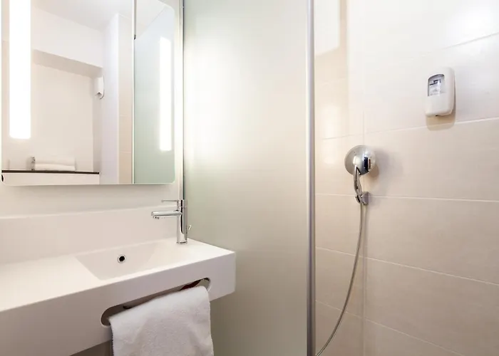 B&B HOTEL Compiègne Hotel